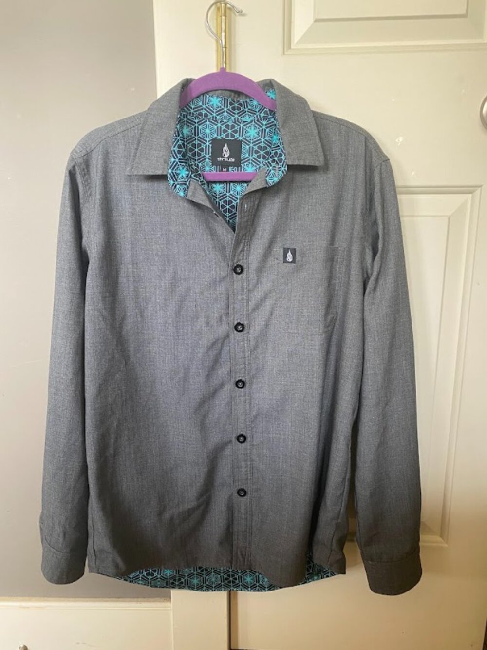 Threyda Long Sleeve Button Down Shirt (Medium)